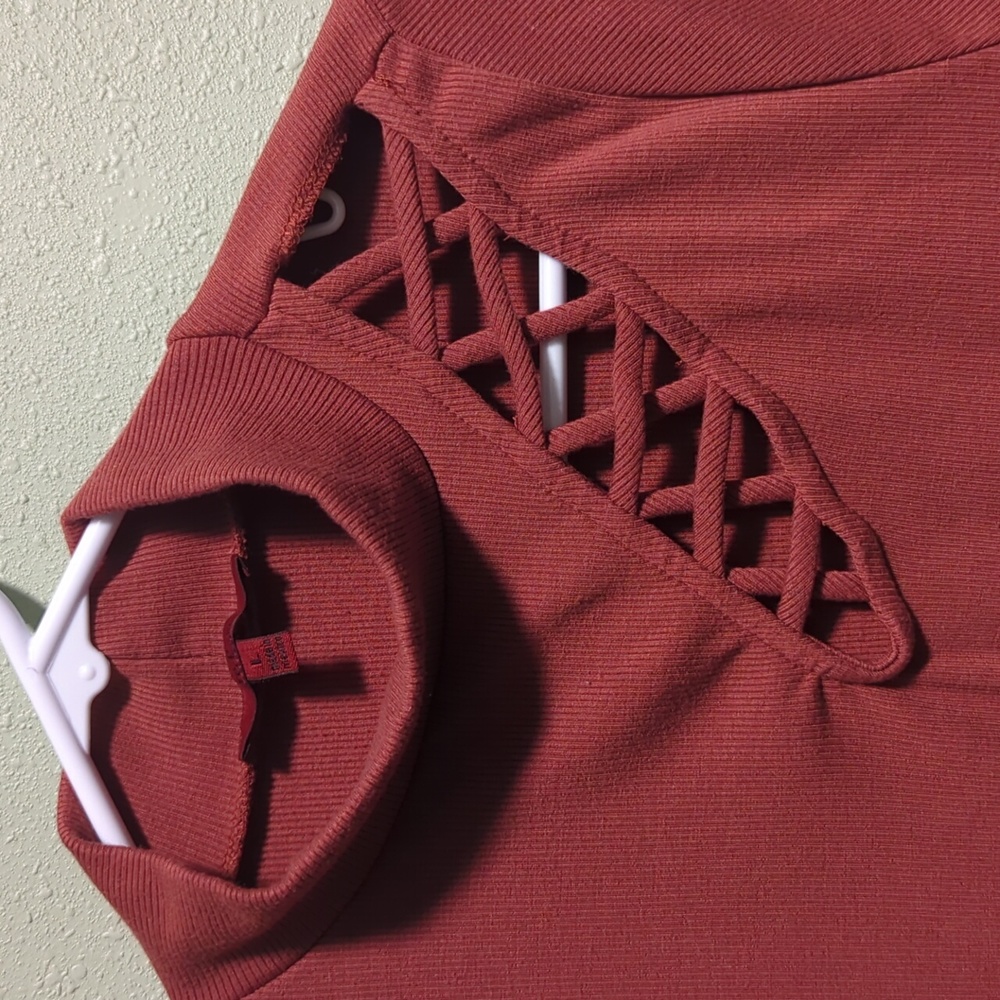 Short Sleeve Turtle Neck - Picture 2 of 3